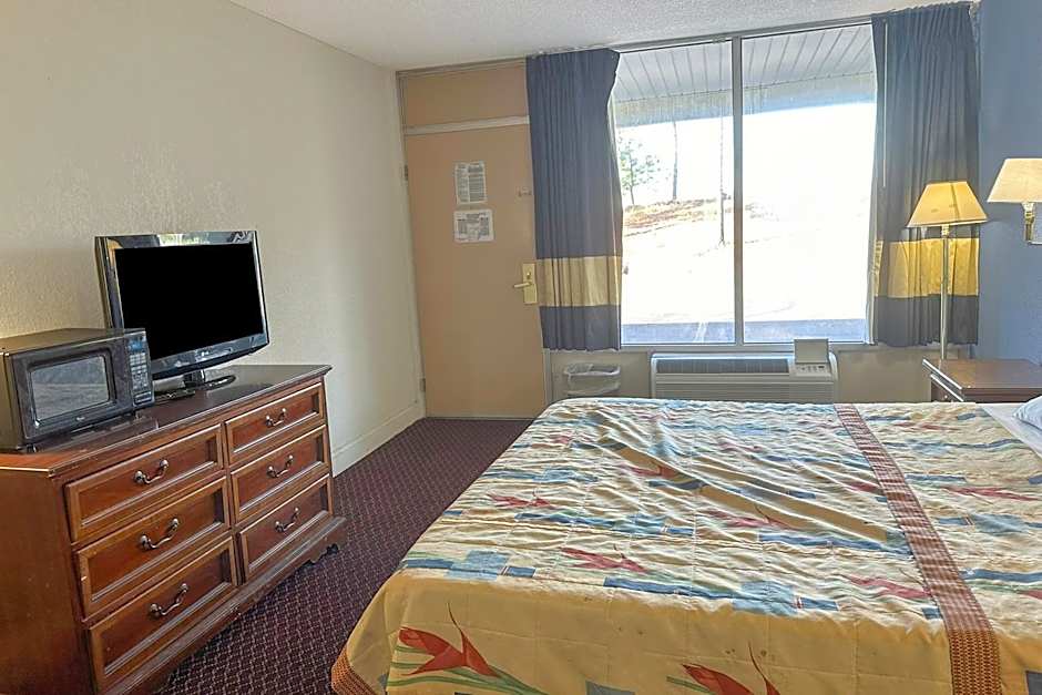 Super Inn & Suites by OYO Milledgeville