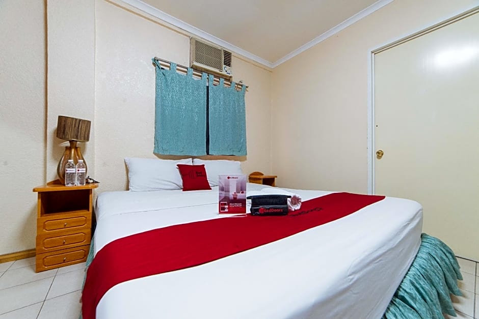 RedDoorz @ Clarkview 21st Street Angeles City