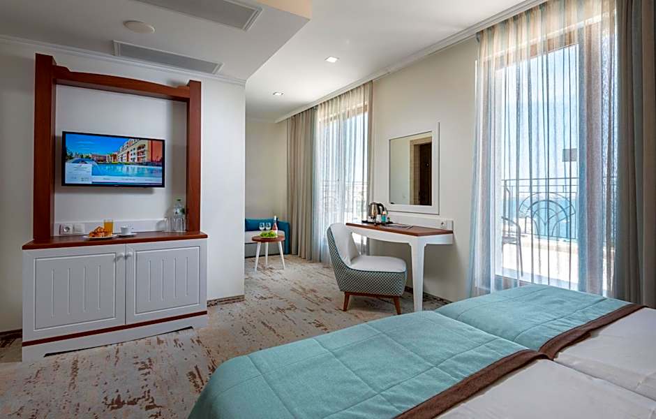 Photo 1 of 4 of Superior Twin Side Sea View