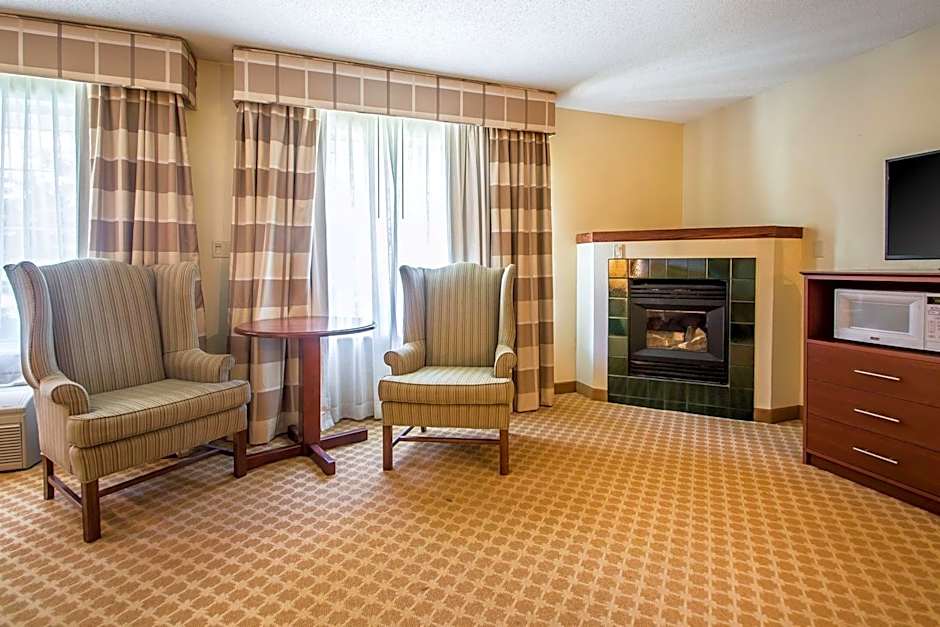 Quality Inn & Suites East Troy I-43