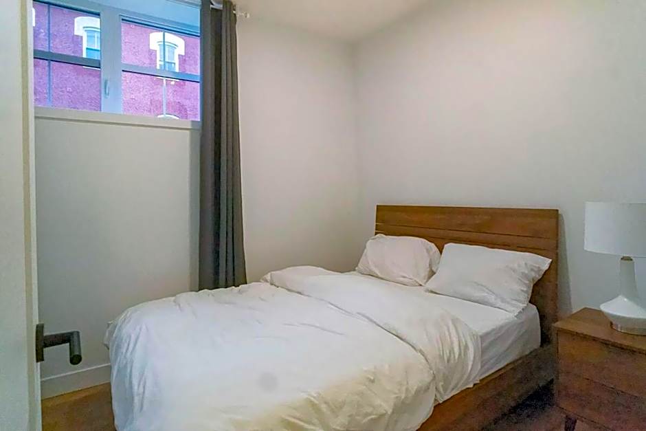 883 suite 102 Bromont Vieux Village 2cac , foyer