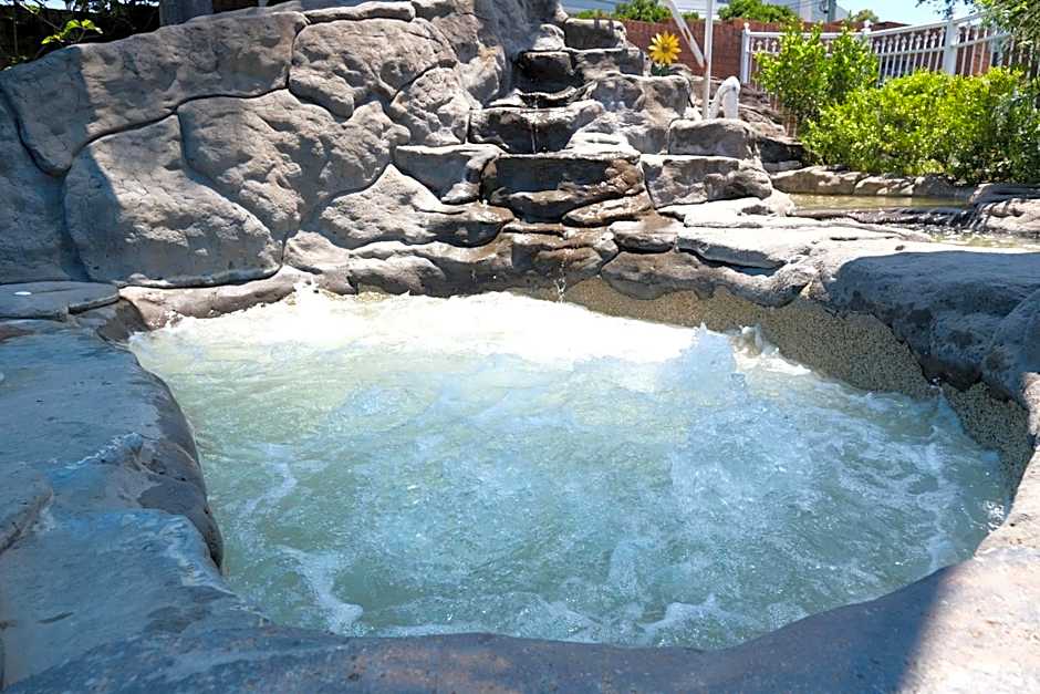 Sapphire Palms Motel