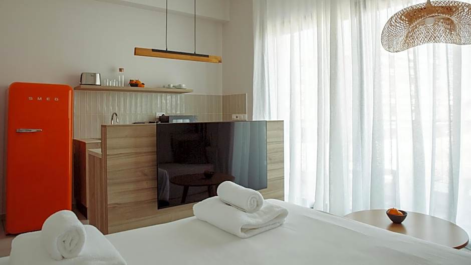 Larnaca LIV & CO Suites