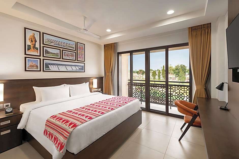 Photo 1 of 5 of Superior 1 King Bed, Garden View