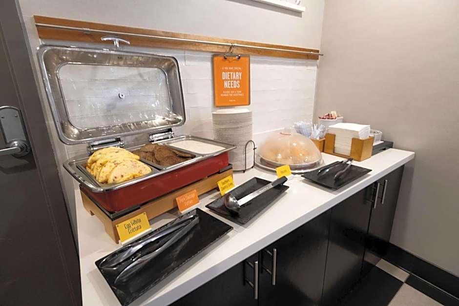 Hampton Inn & Suites DuPont