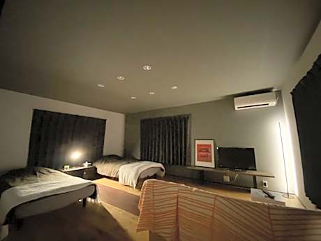 Stylish and Chic Renovated House / Long-term Stay Available / Up to 4 People / Excellent Location