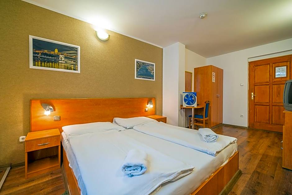 Easy Star Hotel