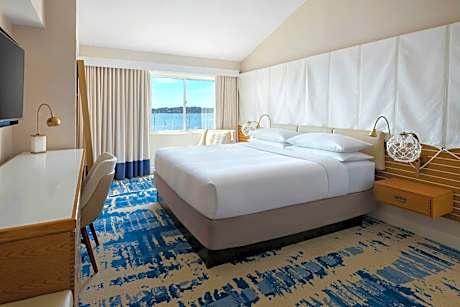 Junior Suite, 1 Bedroom Junior Suite, 1 King, Sofa bed, Water view