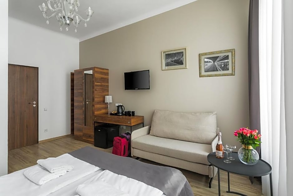 G12 Aparthotel