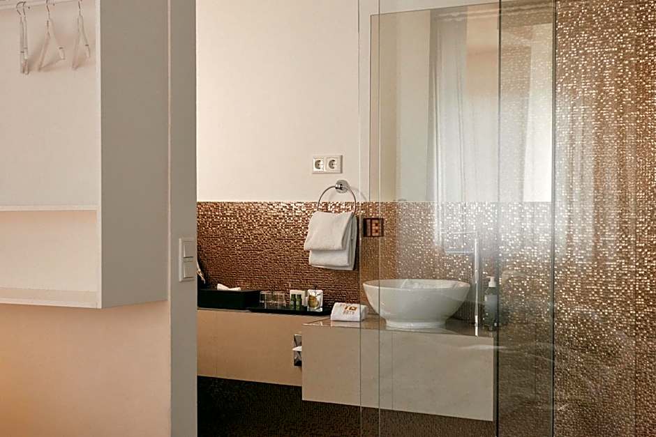 18Arts Hotel