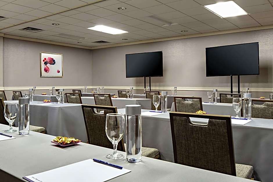 DoubleTree by Hilton Fairfield Hotel & Suites, NJ