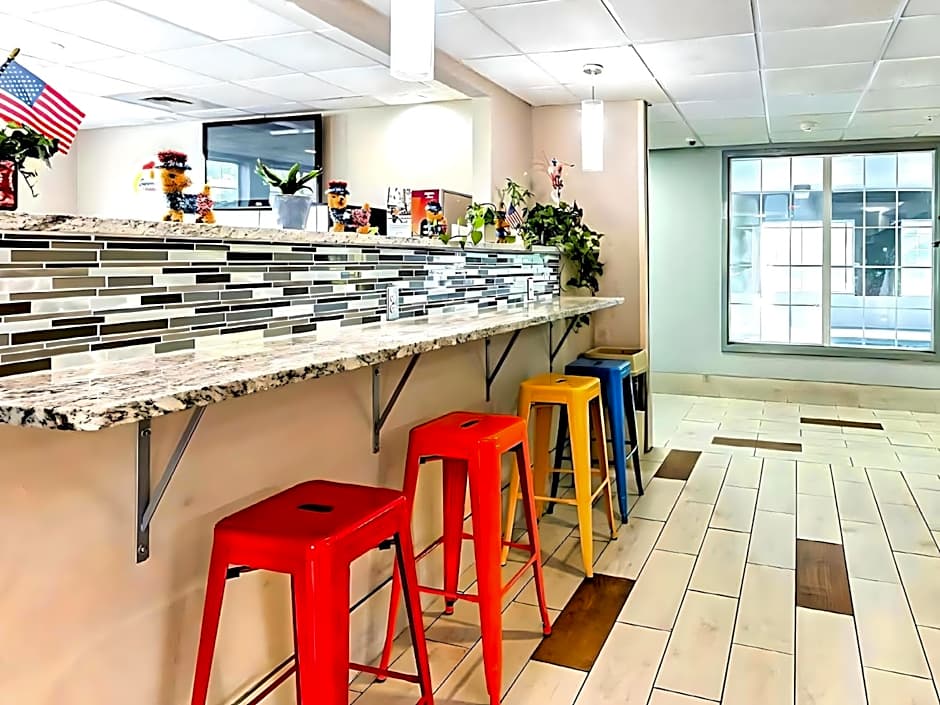 Super 8 by Wyndham Smithfield-Selma