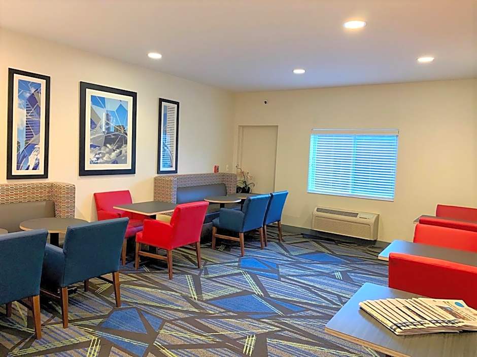 Holiday Inn Express Hotel & Suites Chicago-Libertyville By IHG