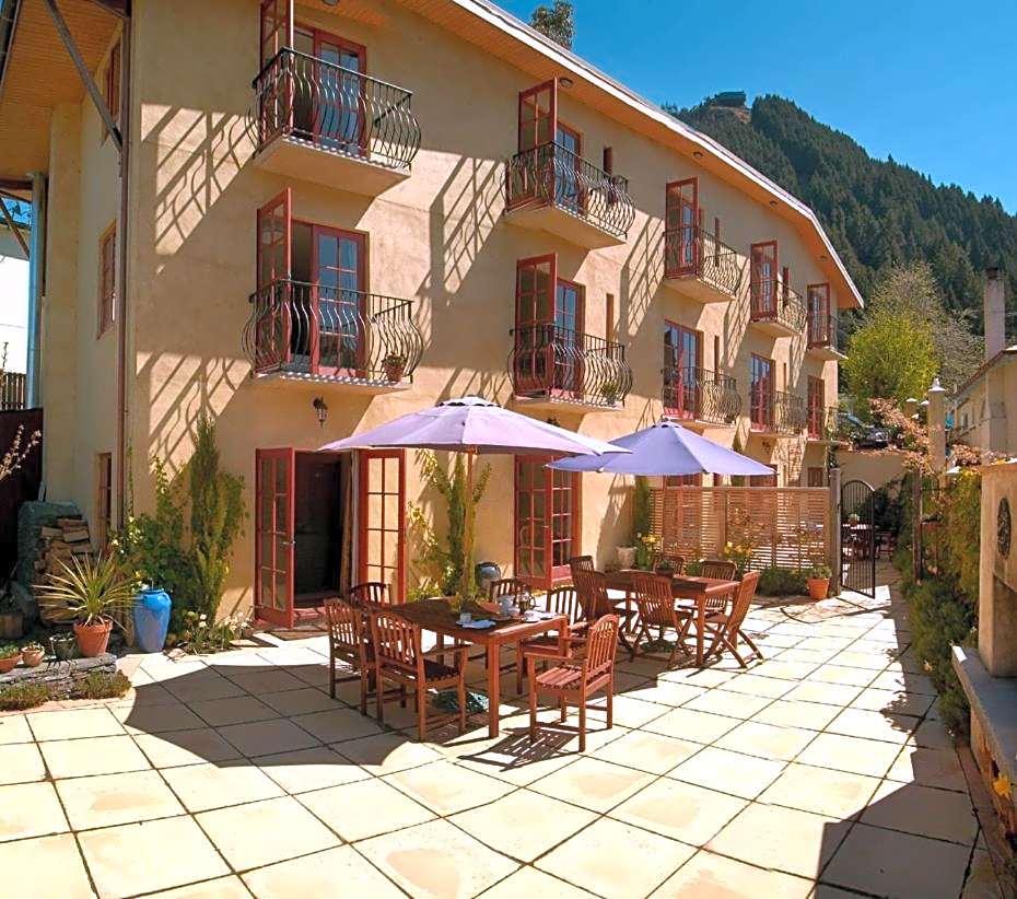 Browns Boutique Hotel