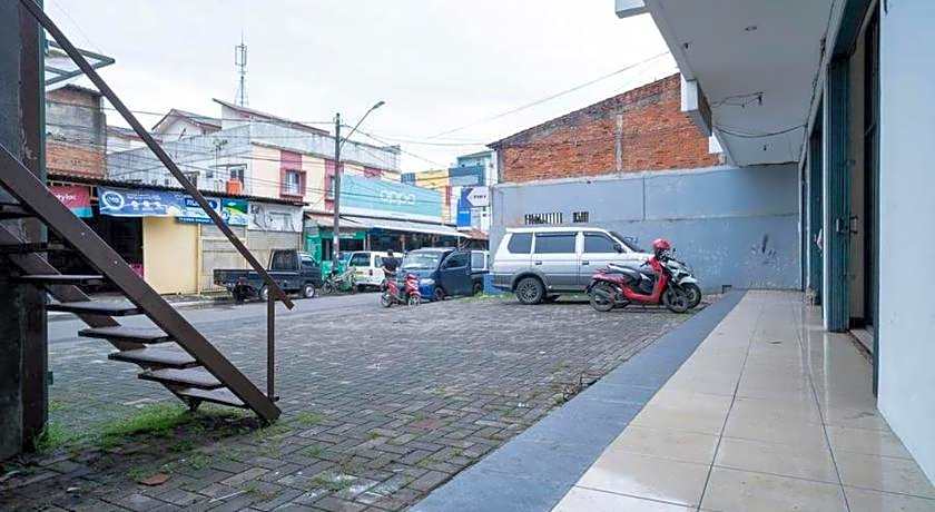 RedDoorz near Stasiun Tangerang