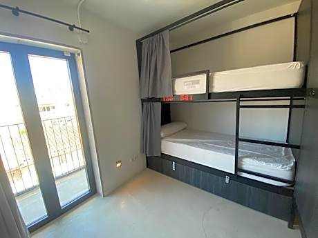 Bed in 14-Bed Mixed Dormitory Room