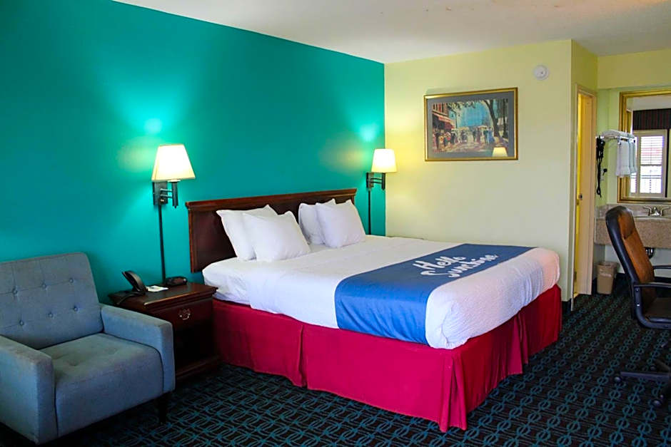 Days Inn by Wyndham Marianna