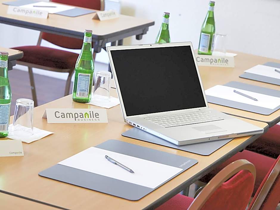 Campanile Versailles Buc