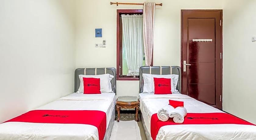 RedDoorz Syariah @ Ketintang Surabaya