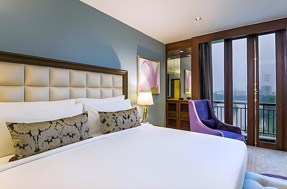 Chatrium Hotel Royal Lake Yangon