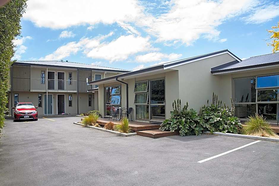 TOWER JUNCTION MOTOR LODGE- Motel with Airport and Railway Station Transport Service