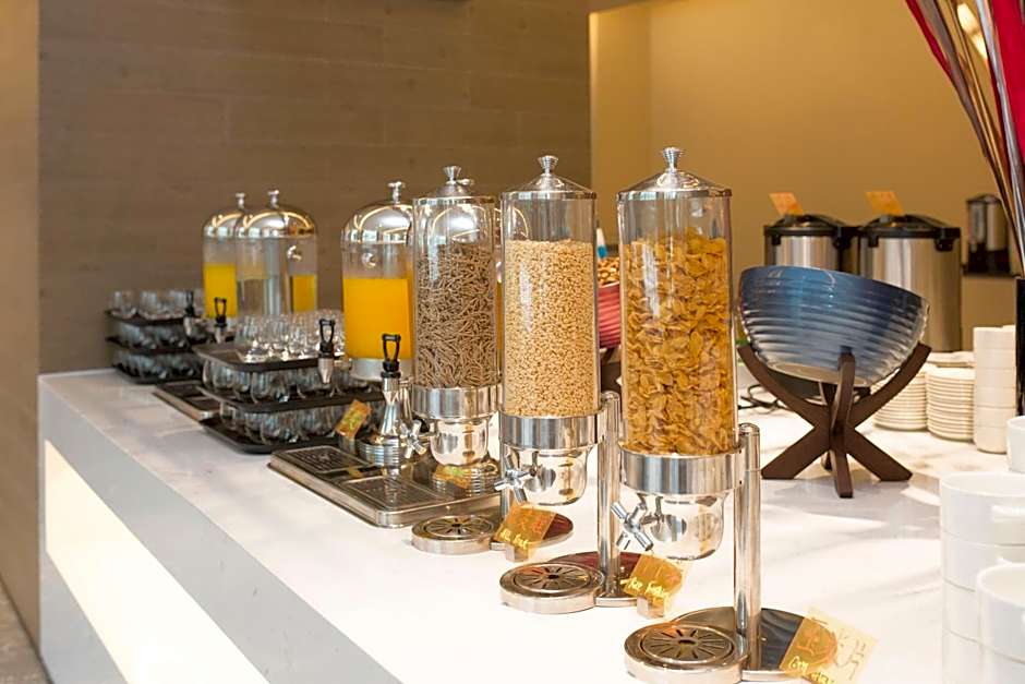 Q-Box Hotel Shanghai Sanjiagang -Offer Pudong International Airport and Disney shuttle