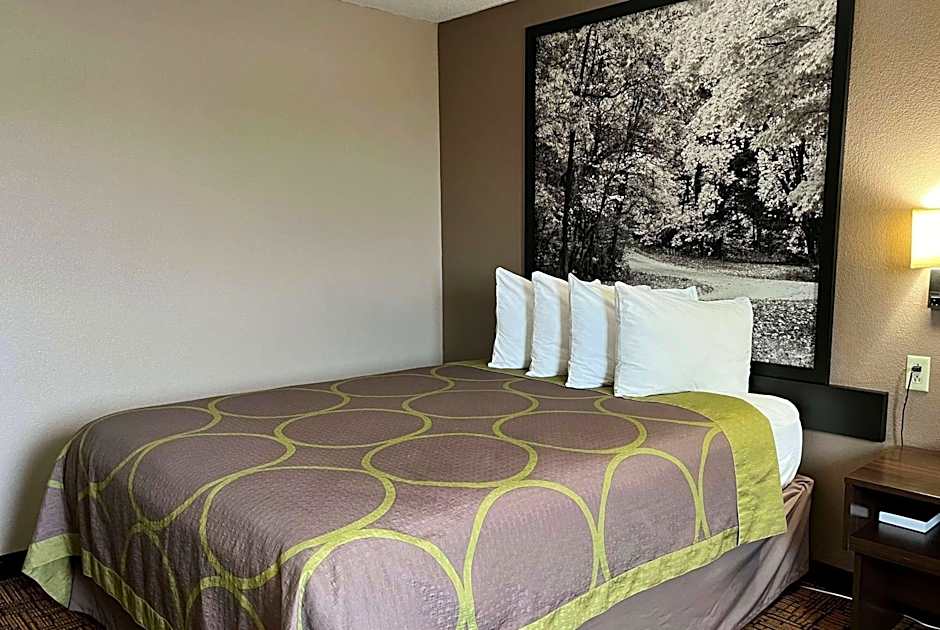 Super 8 by Wyndham Indianapolis Emerson