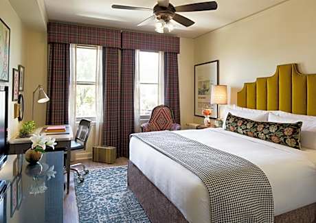 1 King Mobility/Hearing Accessible W/ Bathtub