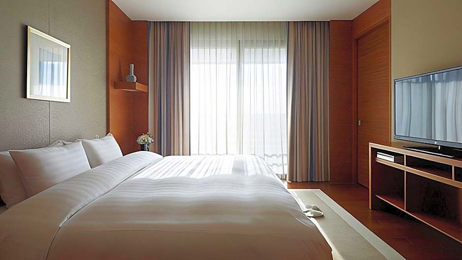 Rolling Hills Hotel