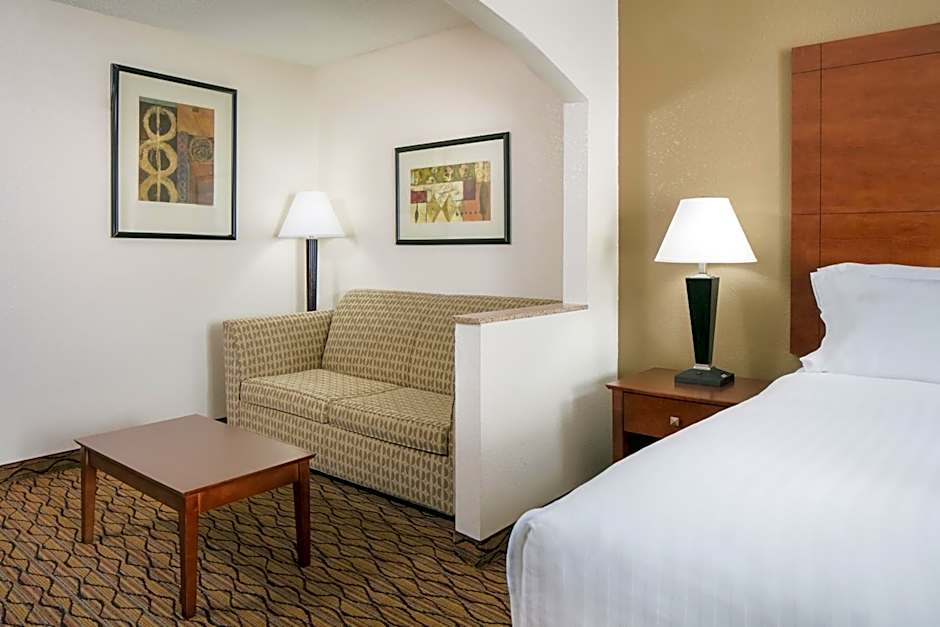 Holiday Inn Express Hotel And Suites Clinton By IHG
