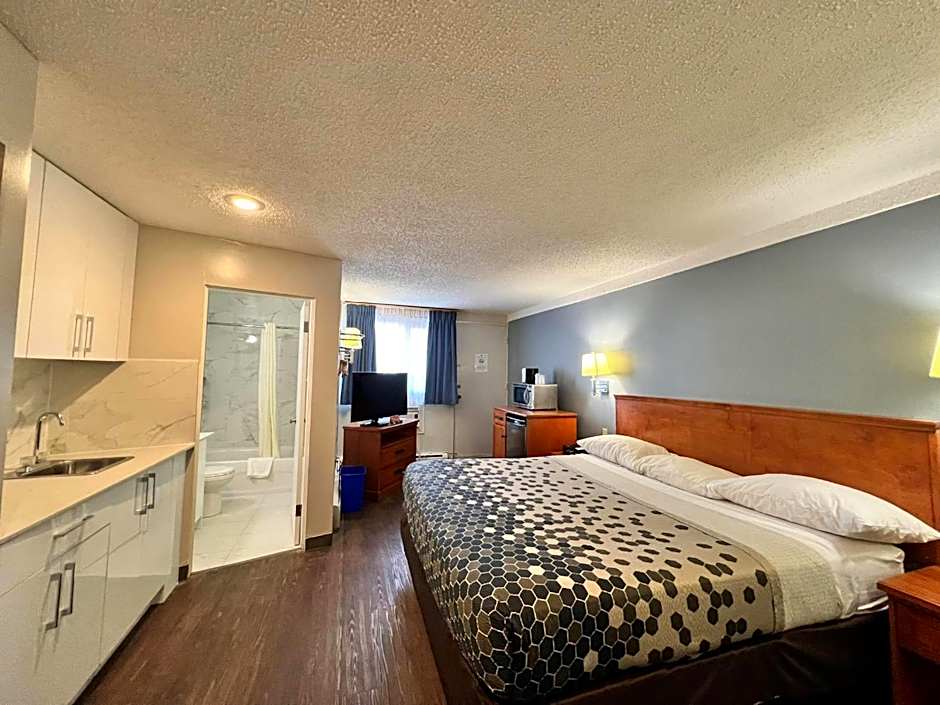 Econo Lodge Motel Village