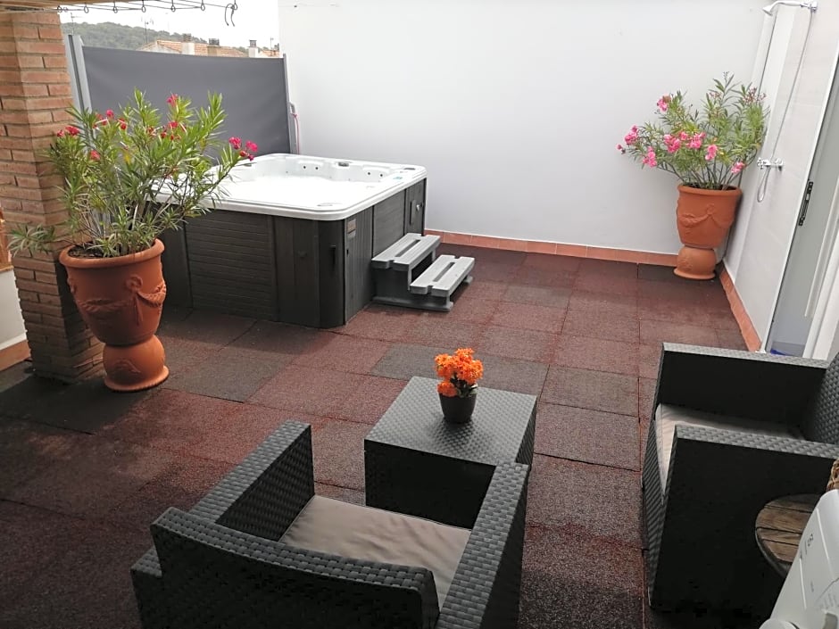 Nueva suite jacuzzi relax beach & mountain