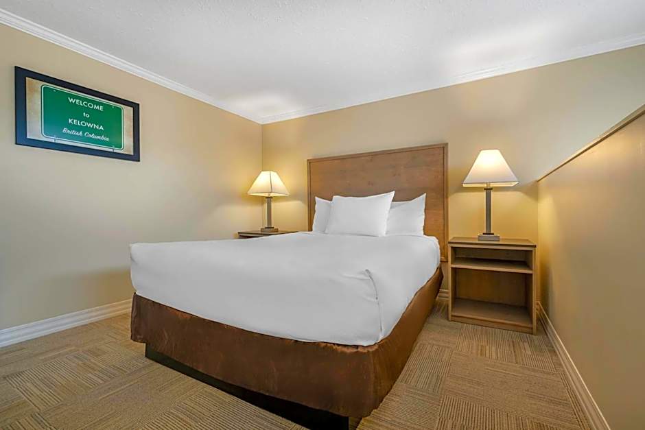 Econo Lodge Inn & Suites