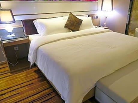 Queen Room A