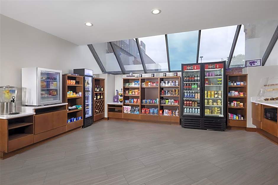 DoubleTree by Hilton Manhattan, KS