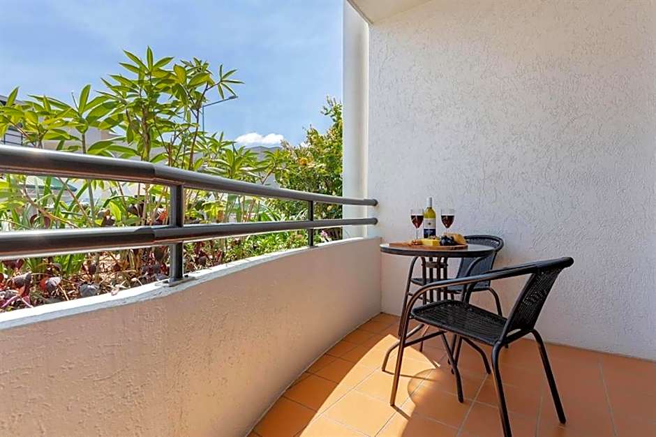 Mid City Luxury Suites