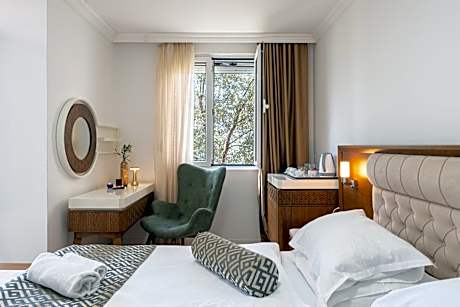 Studio with Garden View