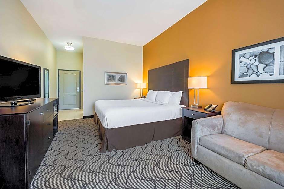 La Quinta Inn & Suites by Wyndham Marshall