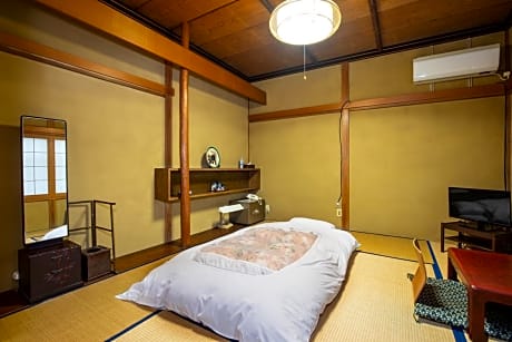 Japanese-Style Economy Single Room with Shared Bathroom
