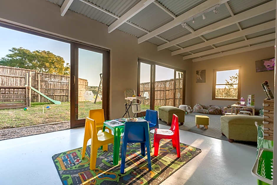 Hlosi Game Lodge - Amakhala Game Reserve