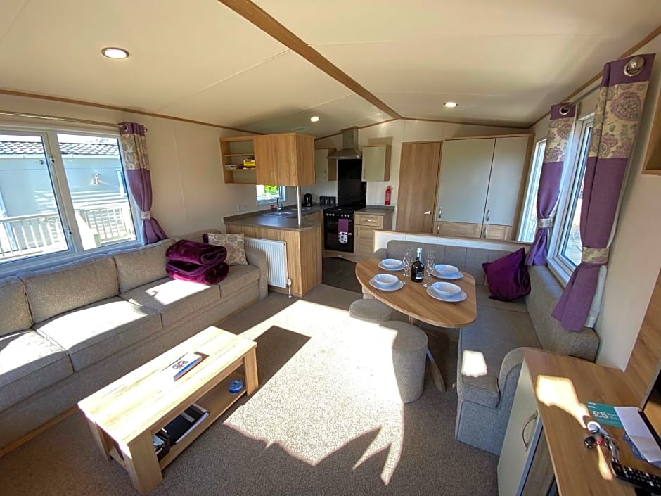 Lakes Breaks - 6 Meadows