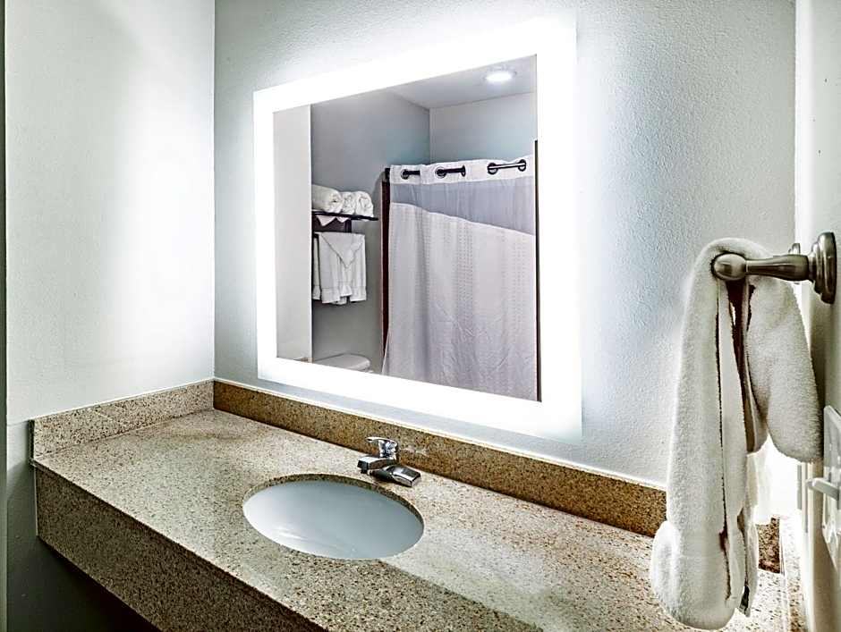 Holiday Inn Express Hotel and Suites Shreveport South Park Plaza By IHG