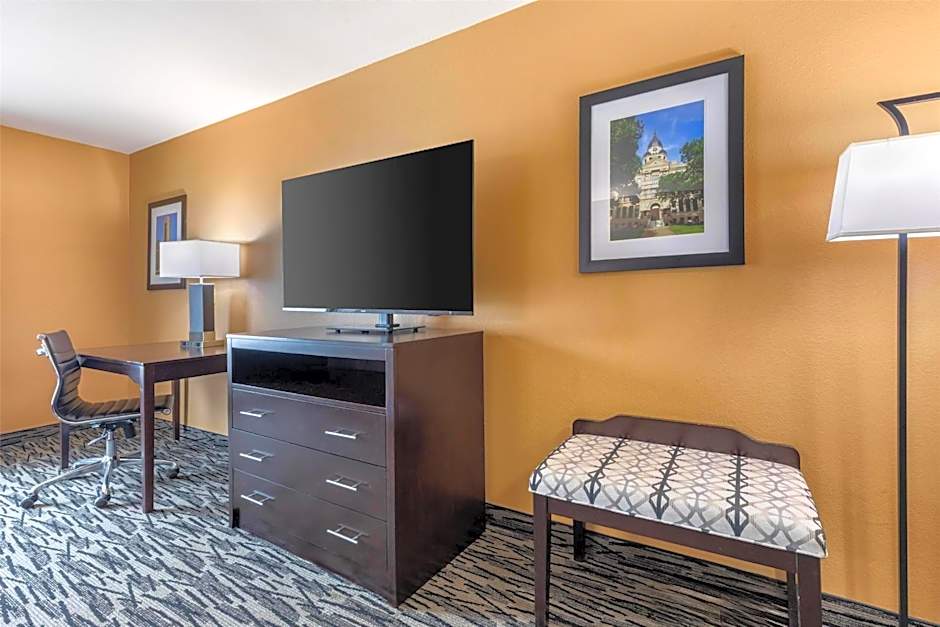 Best Western Plus Denton Inn & Suites