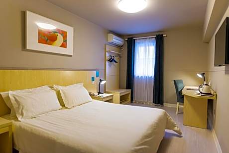 Business Double Room B