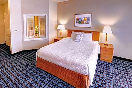 1 Bedroom Larger Suite, 1 King, Whirlpool