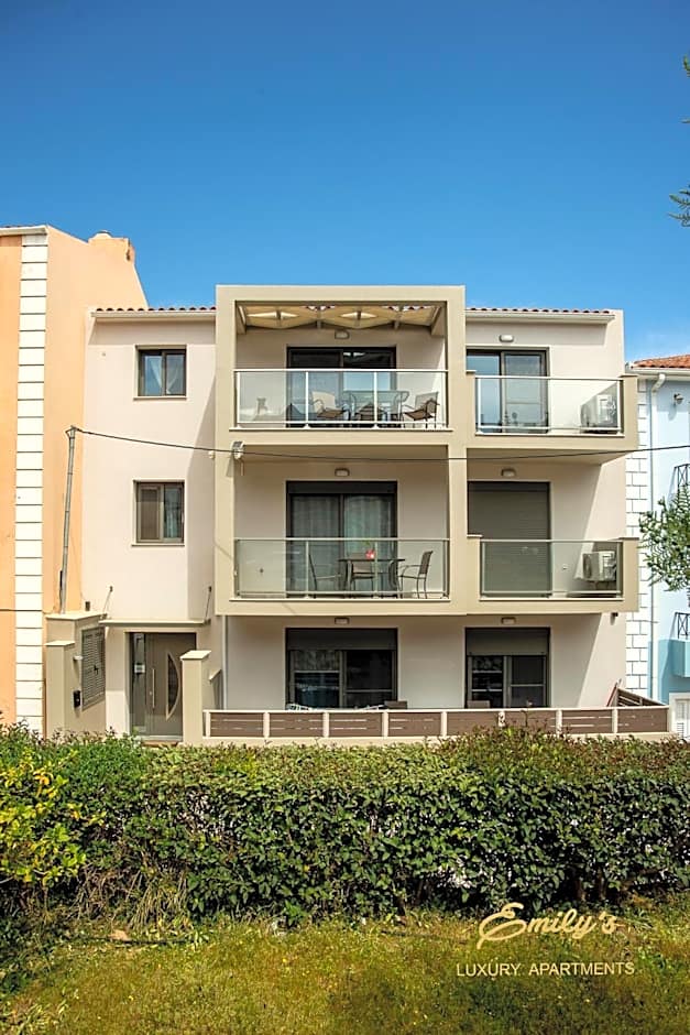 EMILY'S LUXURY APARTMENTS/ GARDEN