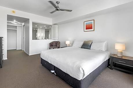 3 Bedroom Courtyard Ocean View Apartment