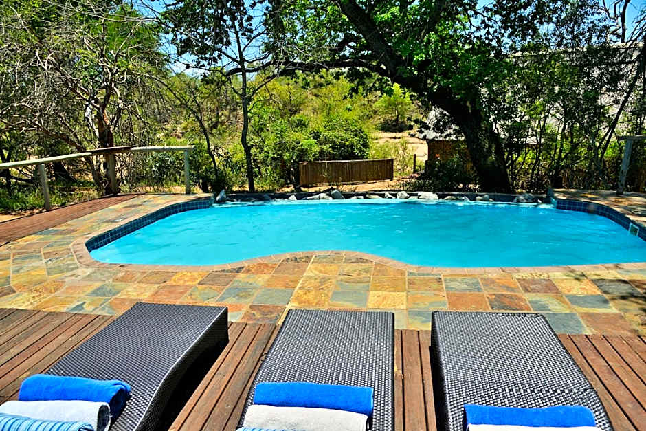 Rhino Post Safari Lodge