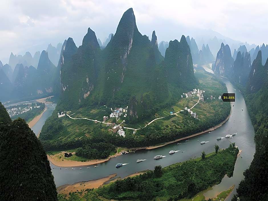 Yellow Cloth Reflection Inn