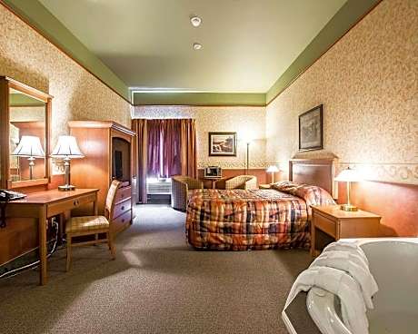 1 Queen Bed Suite Nonsmoking